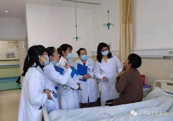 专家学术交流促成长，凝聚共识助推凤庆县中医医院持续发展(图1)