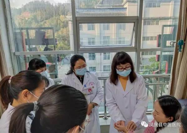 专家学术交流促成长，凝聚共识助推凤庆县中医医院持续发展(图2)